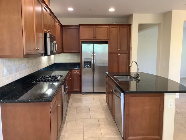 Building Photo - Upgraded 3 Bedroom 2.5 Bath Townhome with ...