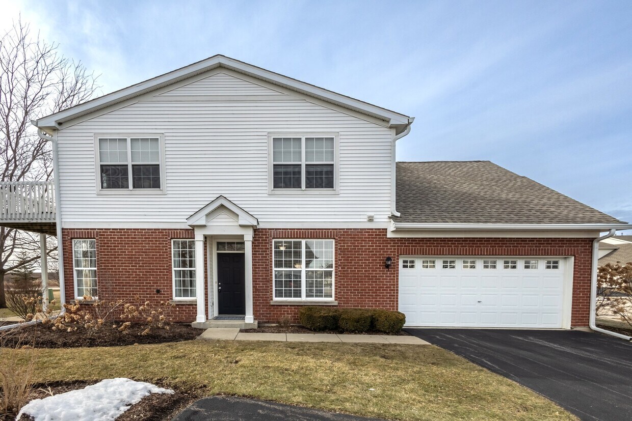 2641 Loren Ln, Algonquin, IL 60102 Condo for Rent in Algonquin, IL