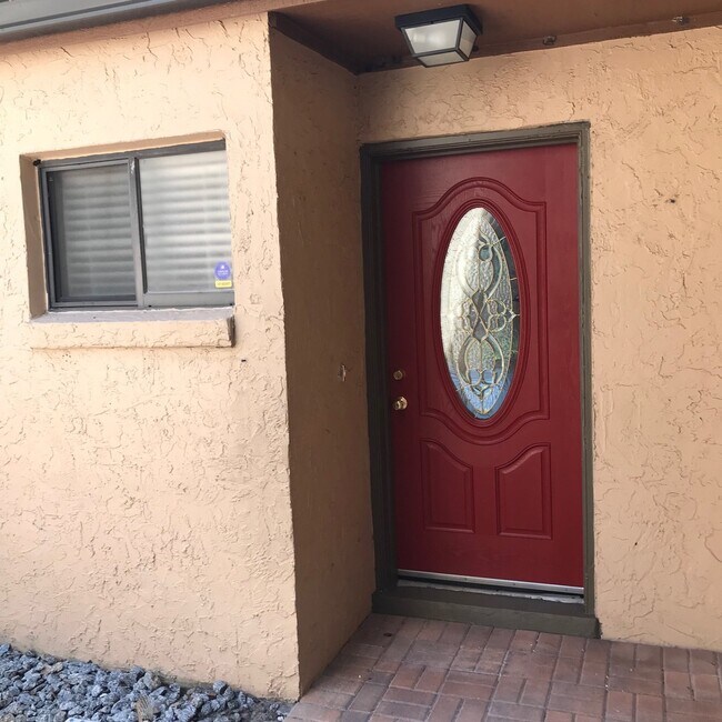 Photo - FABULOUS 3/2.5 Townhome In Wonderful Lake ...