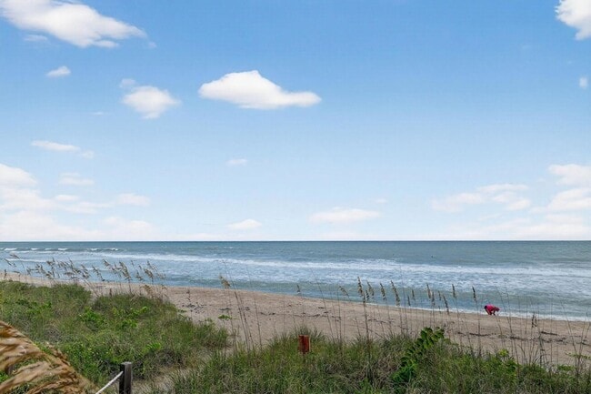 Building Photo - 10310 S Ocean Dr