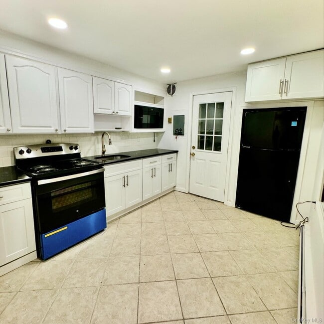 Foto del edificio - 11 Blue Spruce Rd