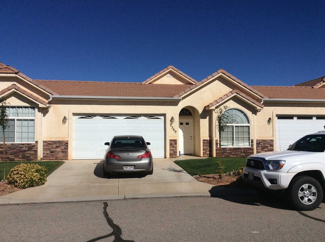 Primary Photo - Townhome in Hurricane