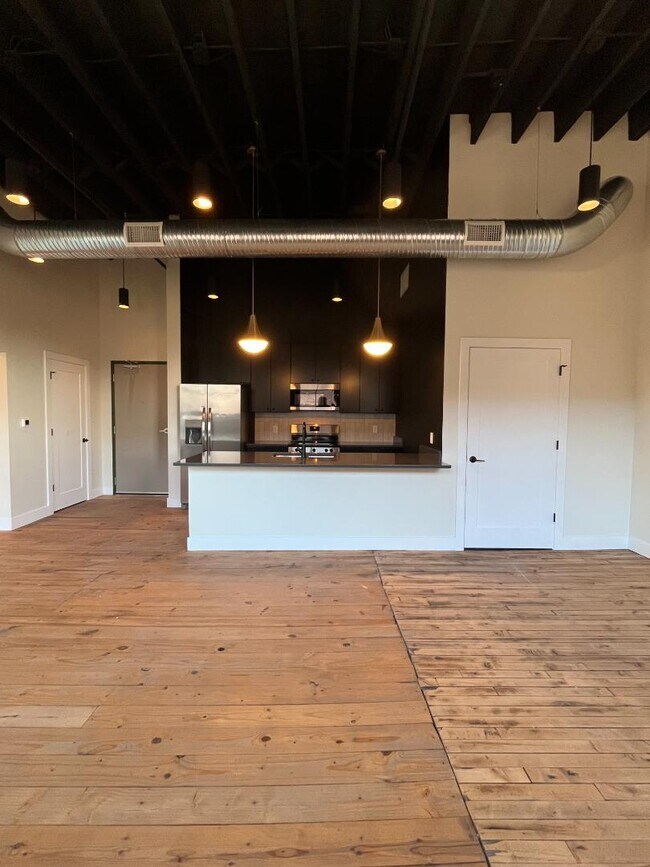 Building Photo - 31 N Huron St