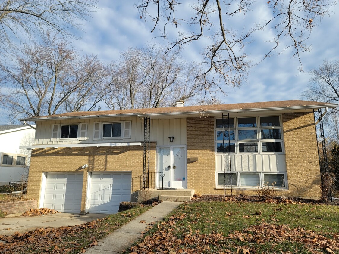 Primary Photo - 1128 E Paddock Dr