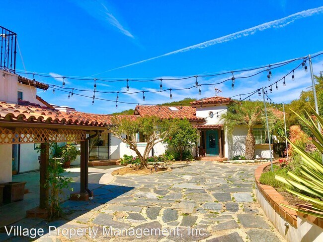 Building Photo - 4 br, 4.5 bath House - 5910 Camino Baja Cerro