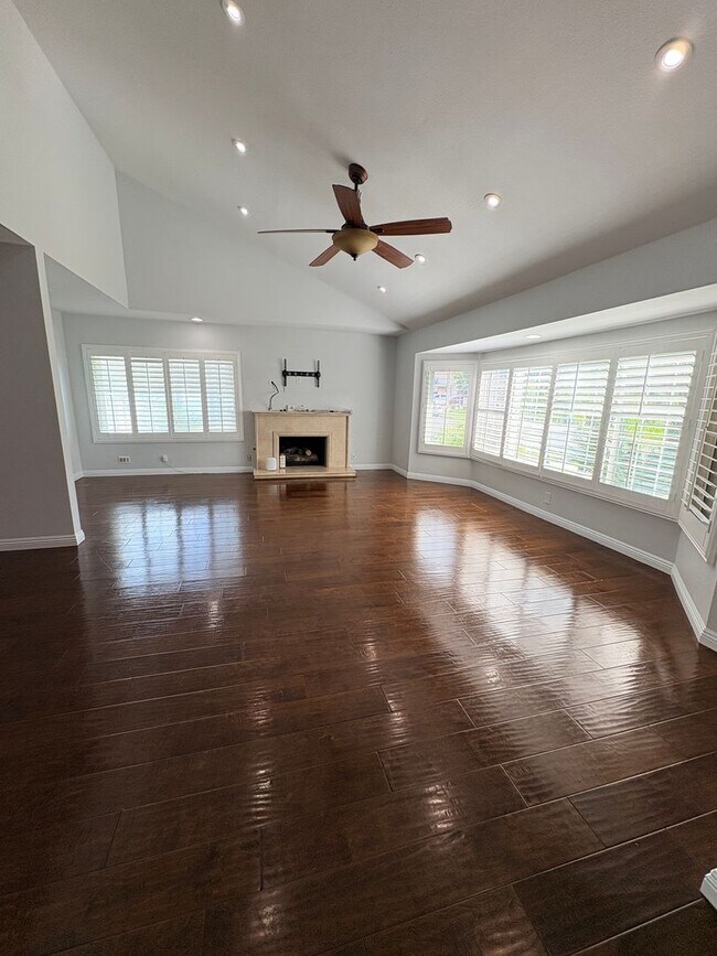 Foto del edificio - Beautiful single story home in Anaheim Hills. MUST SEE