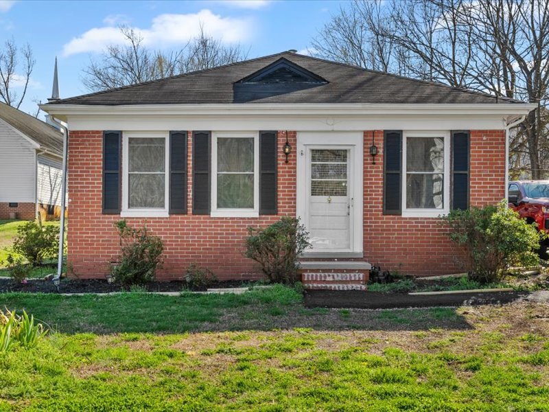 Primary Photo - 305 Pennington St