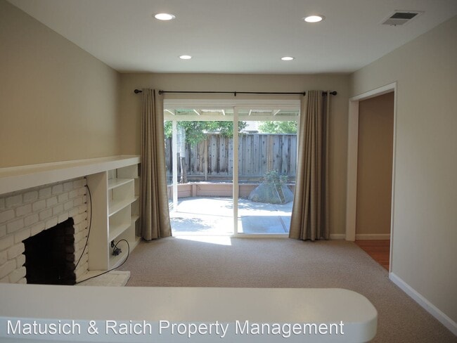 Building Photo - 3 br, 2 bath House - 1570 Hallbrook Drive