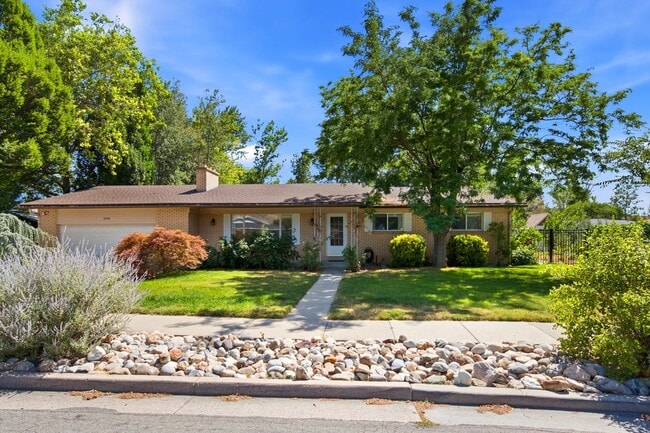 Photo - 2480 Eastbourne Dr (Cottonwood Heights, UT) House