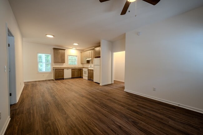 Building Photo - 37425 Mutiny Dr