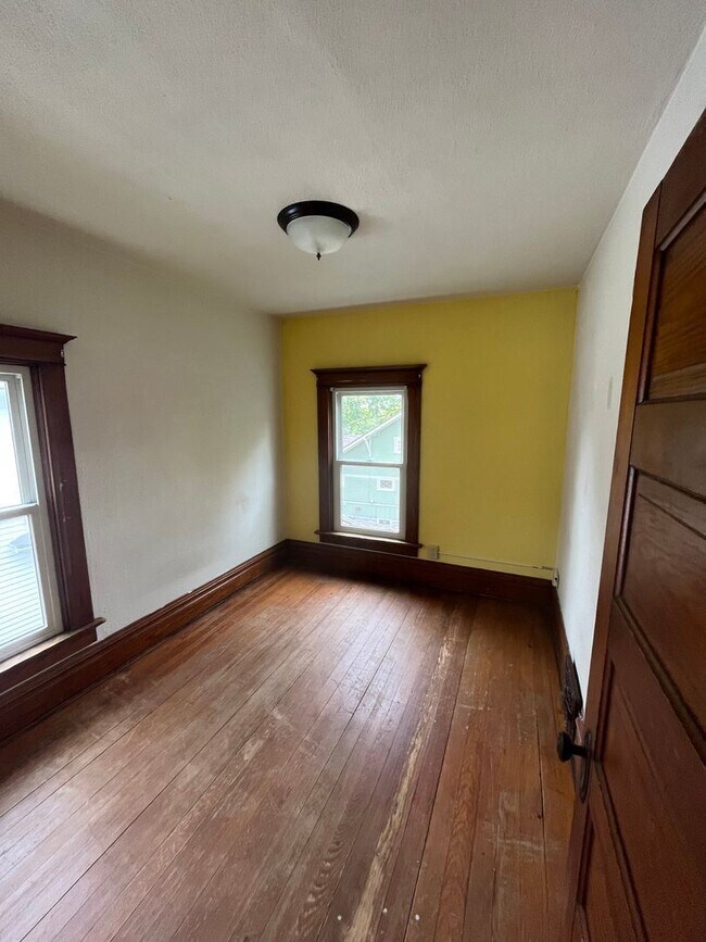 Building Photo - 3 br, 1 bath House - 606 N 9th Street