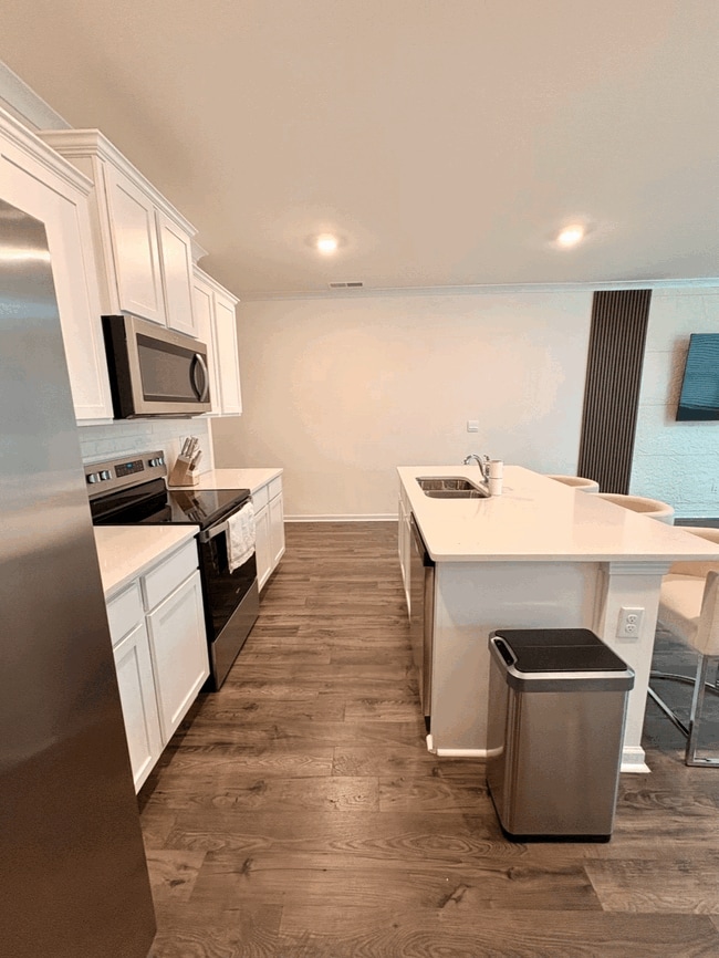 Building Photo - 280 Silvermoon Dr