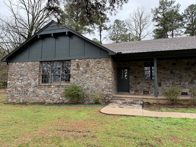 Building Photo - 5901 Star Ln