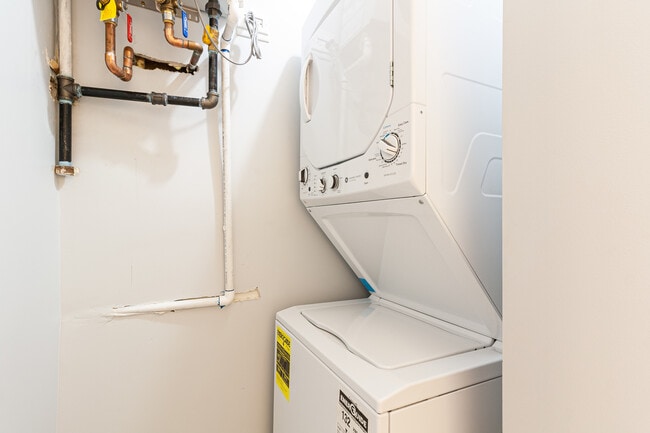 Foto del edificio - 1624 W Beach Ave