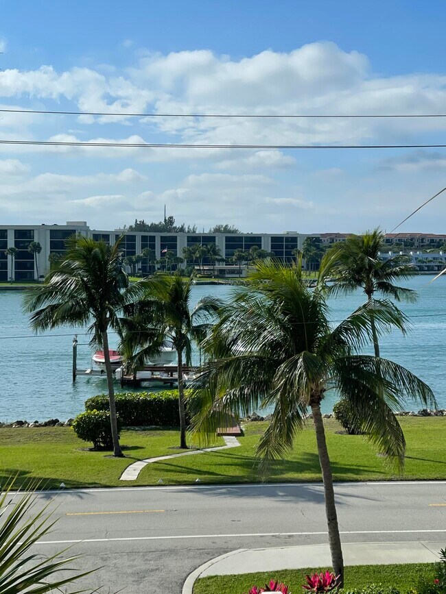 Foto del edificio - 19930 S Beach Rd