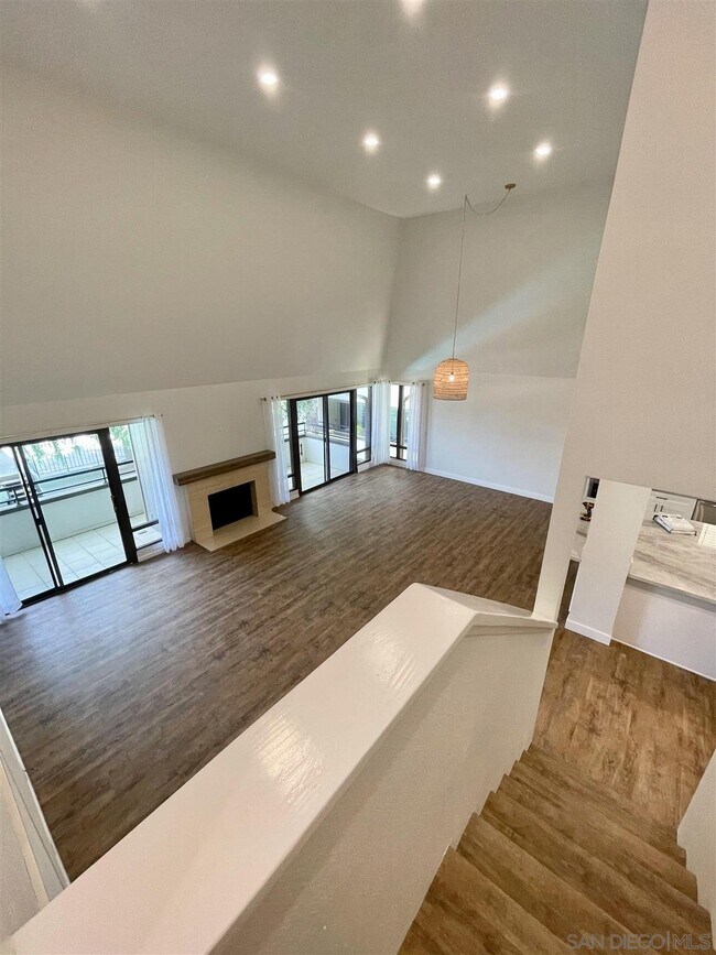 Building Photo - 2537 Navarra Dr