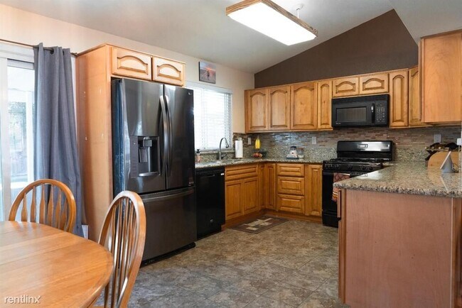 Building Photo - 3 br, 2 bath House - 242 Cinnamon Dr