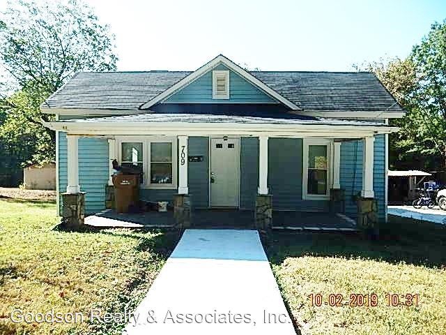 Primary Photo - 709 W Main St