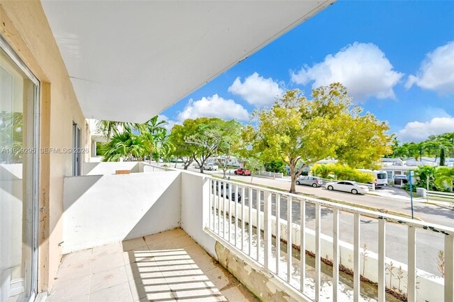 Foto del edificio - 1455 N Treasure Dr