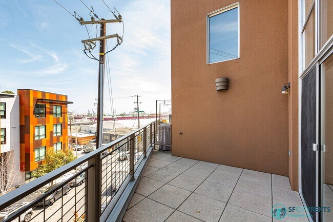 Building Photo - 25 Sierra St. #E210