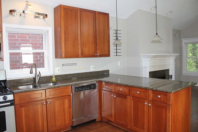Building Photo - 1121 W Schubert Ave