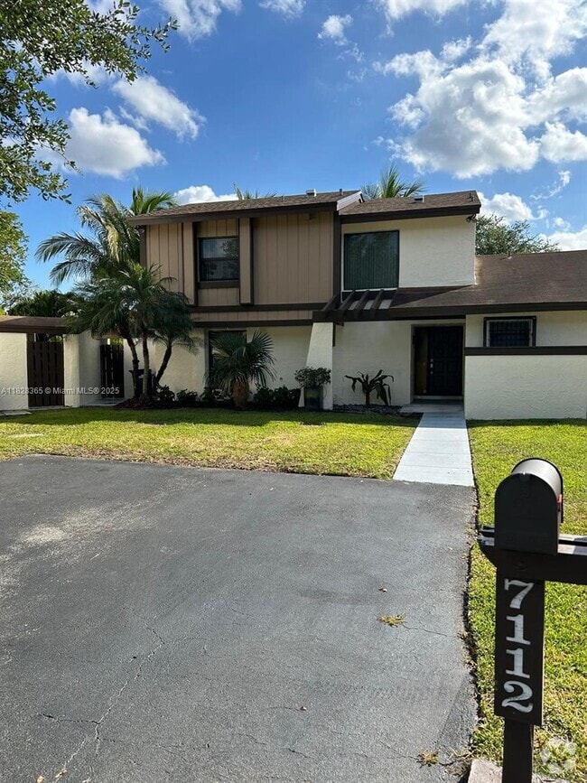 Building Photo - 7112 SW 127th Pl