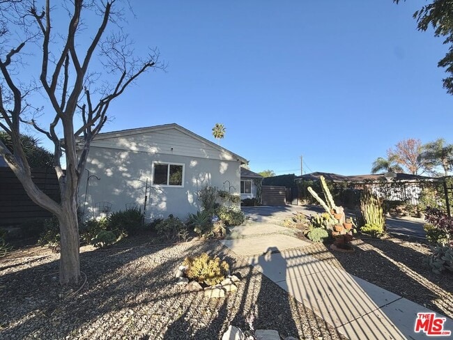 Foto del edificio - 8541 Dempsey Ave