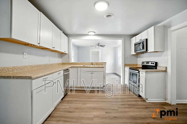 Foto del edificio - 2727 Jamestown Ave