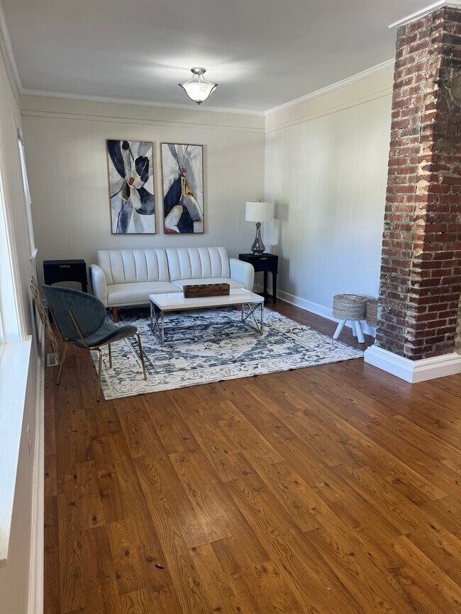 Living Room - 1407 Debow St