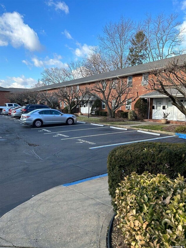 1690 Grand Ave Unit A18, Baldwin, NY 11510 Condo for Rent in Baldwin