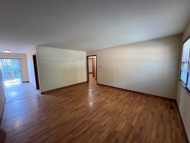 Foto del edificio - 2048 S Fairway Ave