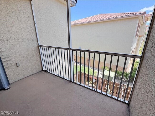Foto del edificio - 15393 Bellamar Cir