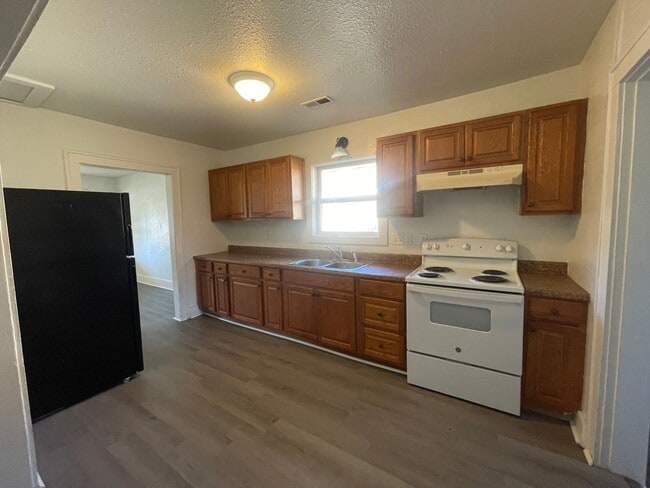 Building Photo - 2 Bedroom 1 Bath House