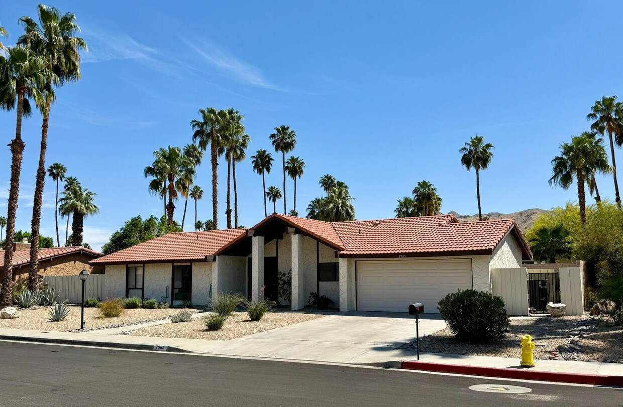 Primary Photo - Spacious Pool Home In the Desired Los Comp...