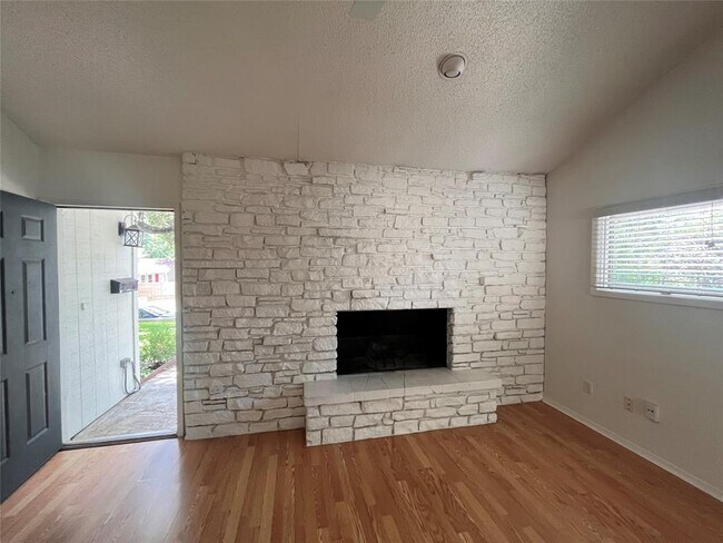 Foto del edificio - 2407 Winsted Ln