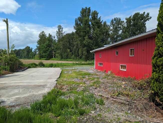 Building Photo - 10285 Young Rd