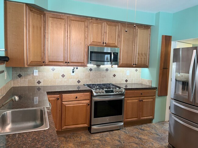 Building Photo - 1421 Morling Ave