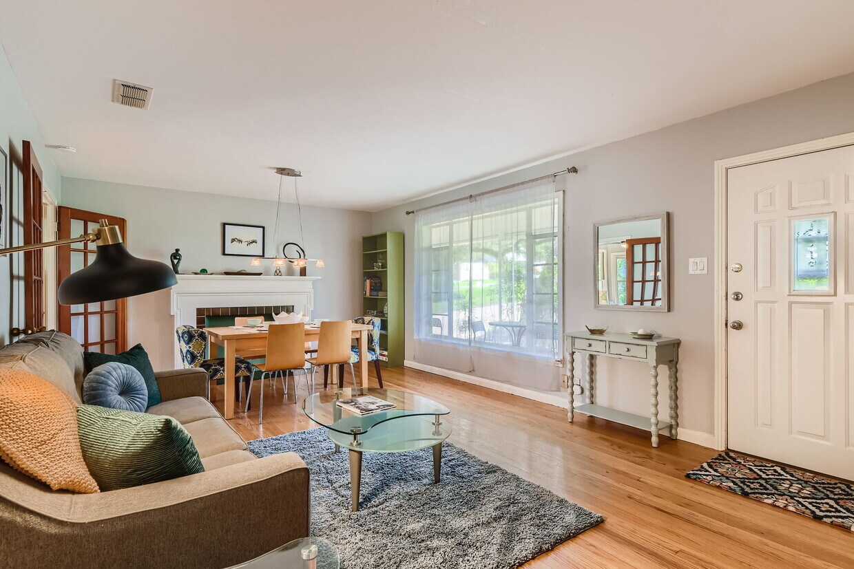 Foto principal - 6804 Vine St