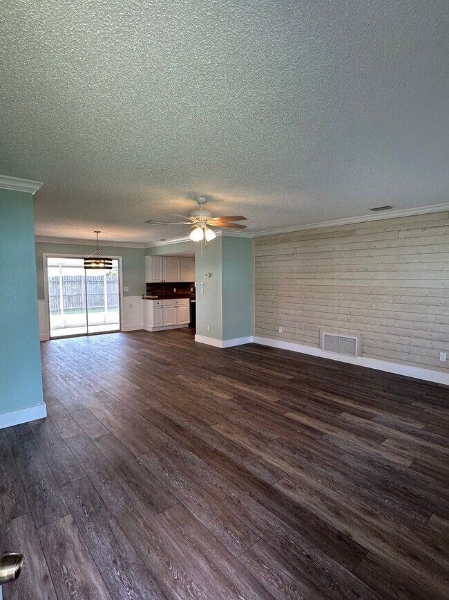 Foto del edificio - 647 Goodwin Ave