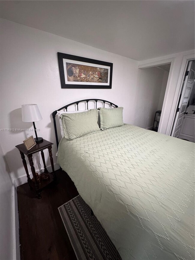 Foto del edificio - 2620 SW 12th St