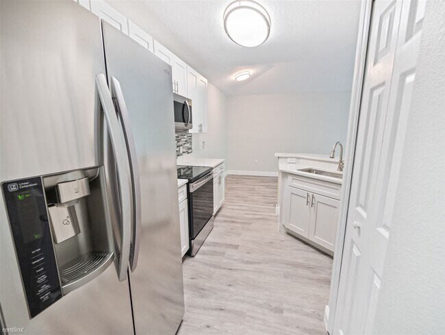 Foto del edificio - 1 br, 1 bath Condo - 6518 Swissco Drive 1234