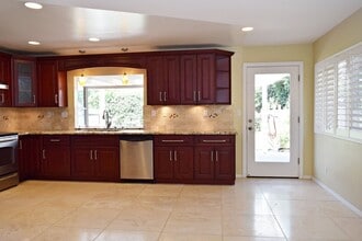 Building Photo - 13388 Darview Ln