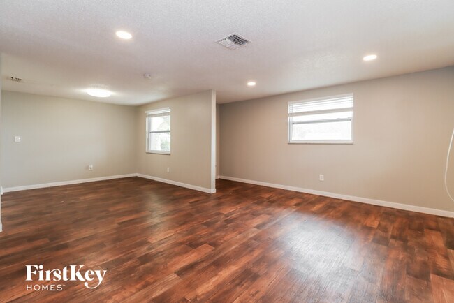 Foto del edificio - 6428 Ridge Crest Dr