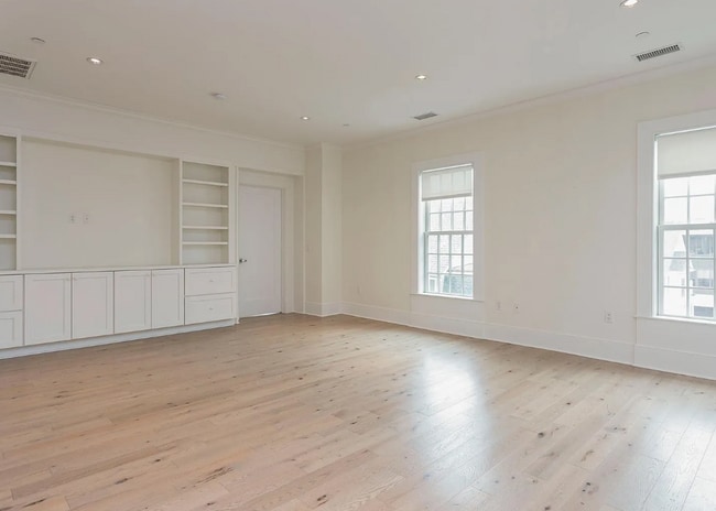 Building Photo - 745 Boston Post Road