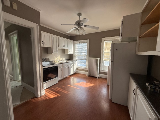 Building Photo - 2062 Robinwood Ave