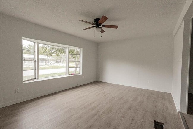 Building Photo - 2422 Avilion Ct