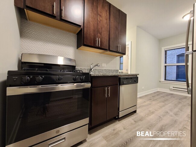 Foto del edificio - 705 W Brompton Ave