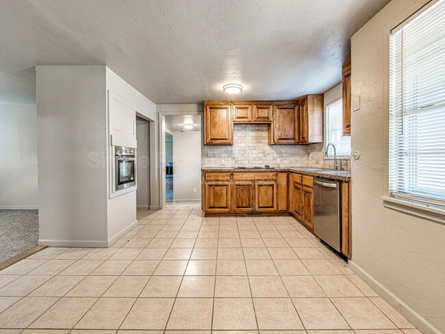 Photo - 1108 Mallard Dr House