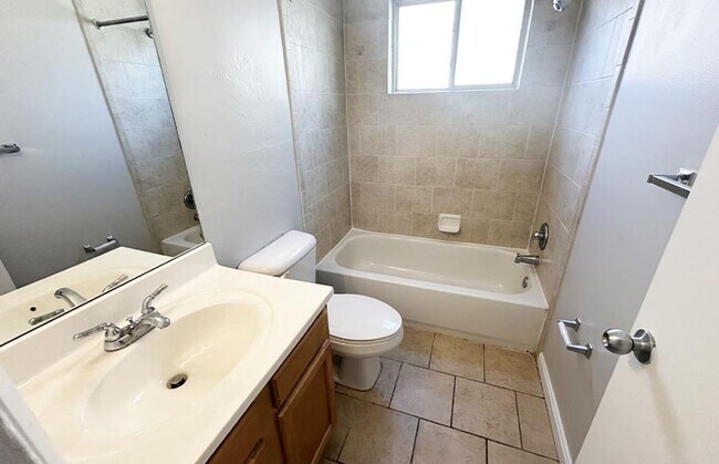 Foto del edificio - 551 Lowell Ave