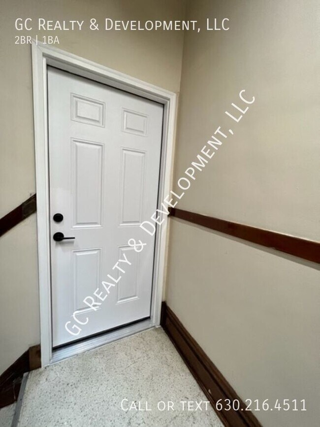 Foto del edificio - ***ELGIN 2 BDRM APT / HEAT INCLUDED / APPL...